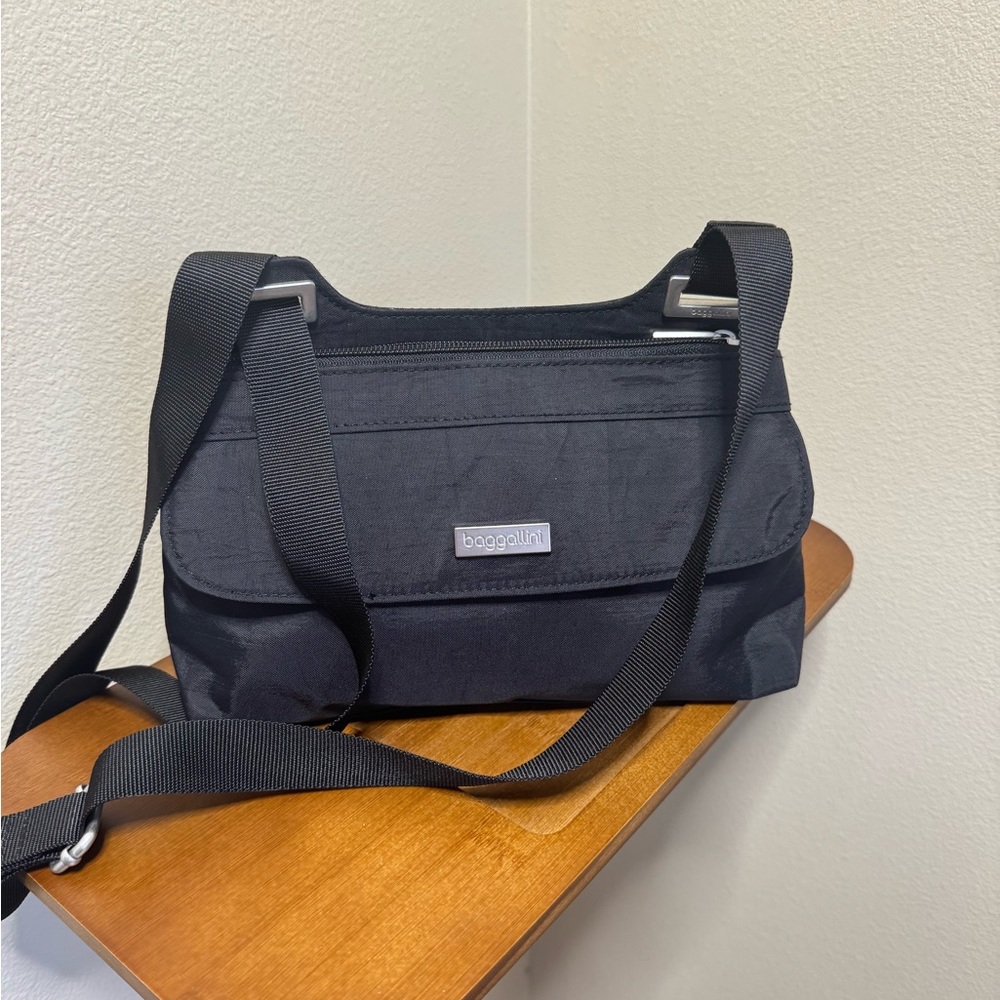 Like New Baggallini Hailey All Day Bagg crossbody bag black